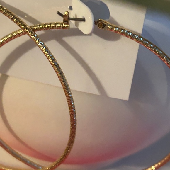 Nine West Gold Tone Large Hoop Earrings Sparkly Glam Diamond Cut Holiday - Picture 8 of 11